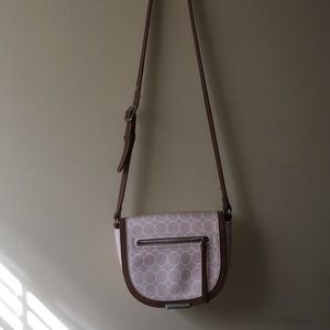 Tiny Nine West purse hands free👜🙋🏽‍♀️💅🏼